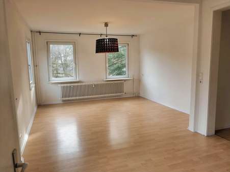 Wohnzimmer - Etagenwohnung in 75328 Schömberg mit 118m² kaufen