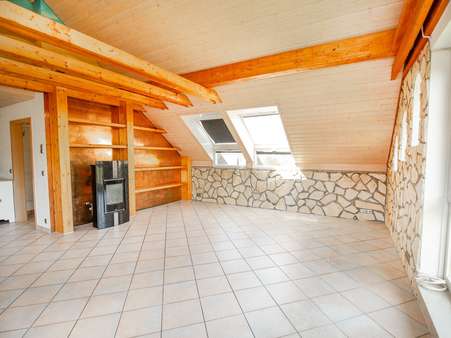 ... und Wohnbereich - Dachgeschosswohnung in 75181 Pforzheim mit 130m² kaufen