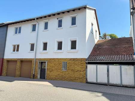 Straßenansicht - Doppelhaushälfte in 75236 Kämpfelbach mit 164m² kaufen