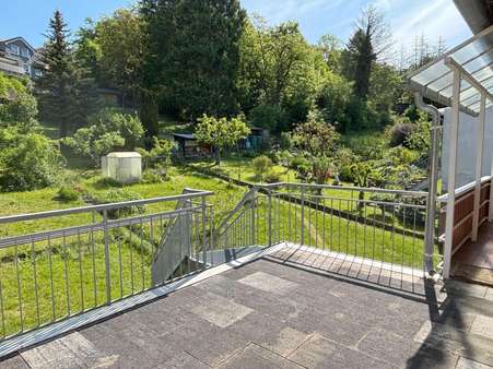 Terrasse mit Blick ins Grüne - Doppelhaushälfte in 75236 Kämpfelbach mit 164m² kaufen