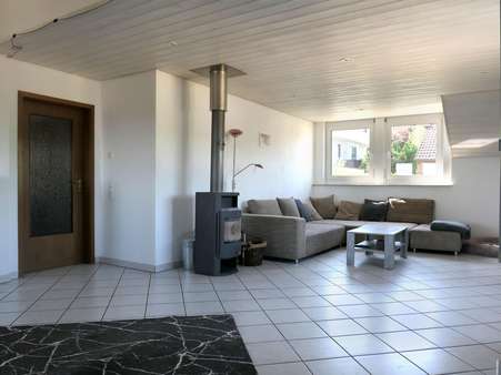 ...großzügiger Wohnbereich... - Dachgeschosswohnung in 75446 Wiernsheim mit 87m² kaufen