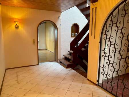 Blick zum Treppenhaus Blick zum Treppenhaus - Einfamilienhaus in 75038 Oberderdingen mit 137m² kaufen