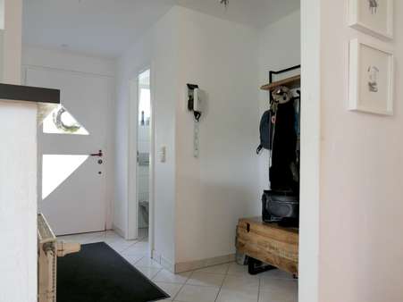 Eingangsbereich mit ... - Reihenendhaus in 75181 Pforzheim mit 123m² kaufen