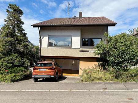 Straßenansicht - Einfamilienhaus in 75223 Niefern-Öschelbronn, Niefern mit 133m² kaufen