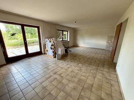 großer Hobbyraum im EG mit Gartenzugang - Einfamilienhaus in 75223 Niefern-Öschelbronn, Niefern mit 133m² kaufen