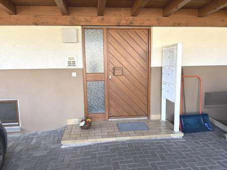 Eingangstür - Dachgeschosswohnung in 75382 Althengstett mit 100m² kaufen