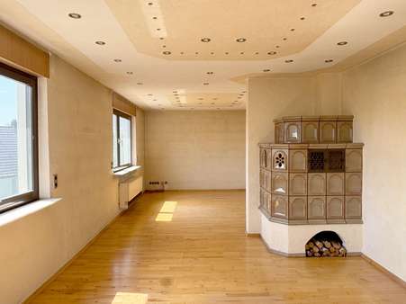 ... hellem Esszimmer im EG ... hellem Esszimmer im EG - Einfamilienhaus in 71296 Heimsheim mit 93m² kaufen