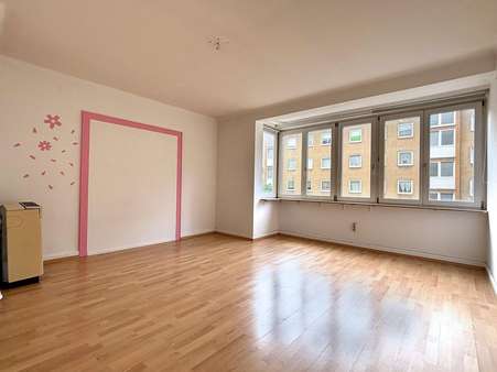 Wohnzimmer - Etagenwohnung in 75177 Pforzheim mit 71m² kaufen