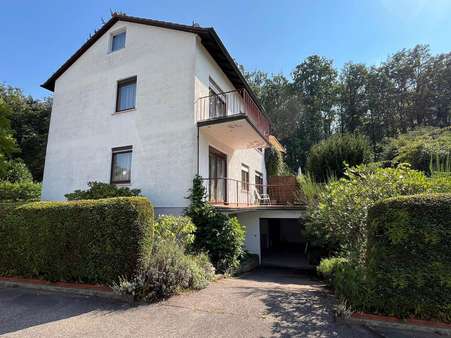 Garageneinfahrt Garageneinfahrt - Zweifamilienhaus in 75175 Pforzheim mit 113m² kaufen