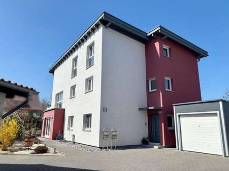 herrliche Hausansicht - Zweifamilienhaus in 75177 Pforzheim, Nordstadt mit 295m² kaufen
