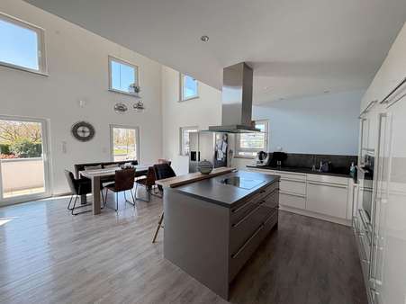 großzügige Räume im OG - Zweifamilienhaus in 75177 Pforzheim, Nordstadt mit 295m² kaufen