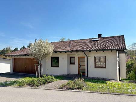 Straßenansicht - Einfamilienhaus in 72218 Wildberg mit 139m² kaufen