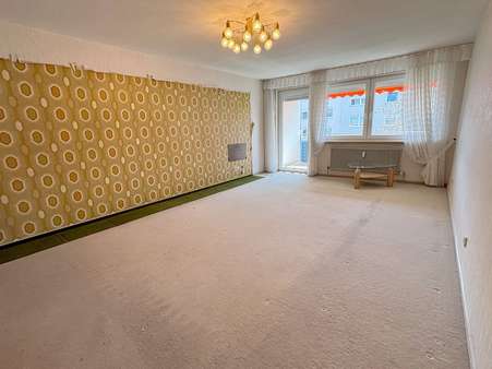 Wohnzimmer - Etagenwohnung in 75417 Mühlacker mit 89m² kaufen