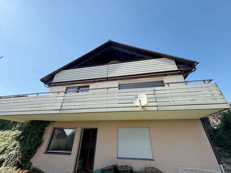 Blick zu den Balkonen - Einfamilienhaus in 72213 Altensteig mit 198m² kaufen