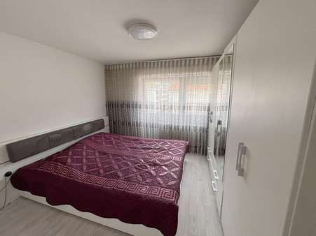 Schlafzimmer - Etagenwohnung in 75177 Pforzheim mit 60m² kaufen
