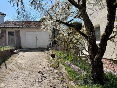 Einfahrt mit Stellplatz - Einfamilienhaus in 75175 Pforzheim mit 114m² kaufen