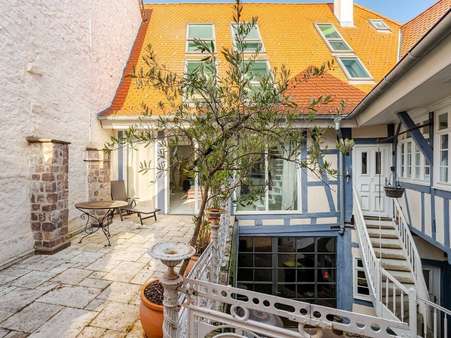 Sonnenterrasse - Zweifamilienhaus in 75203 Königsbach-Stein mit 317m² kaufen