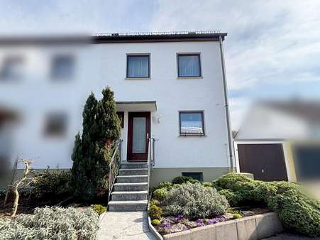 Hausansicht - Reihenendhaus in 75382 Althengstett mit 110m² kaufen