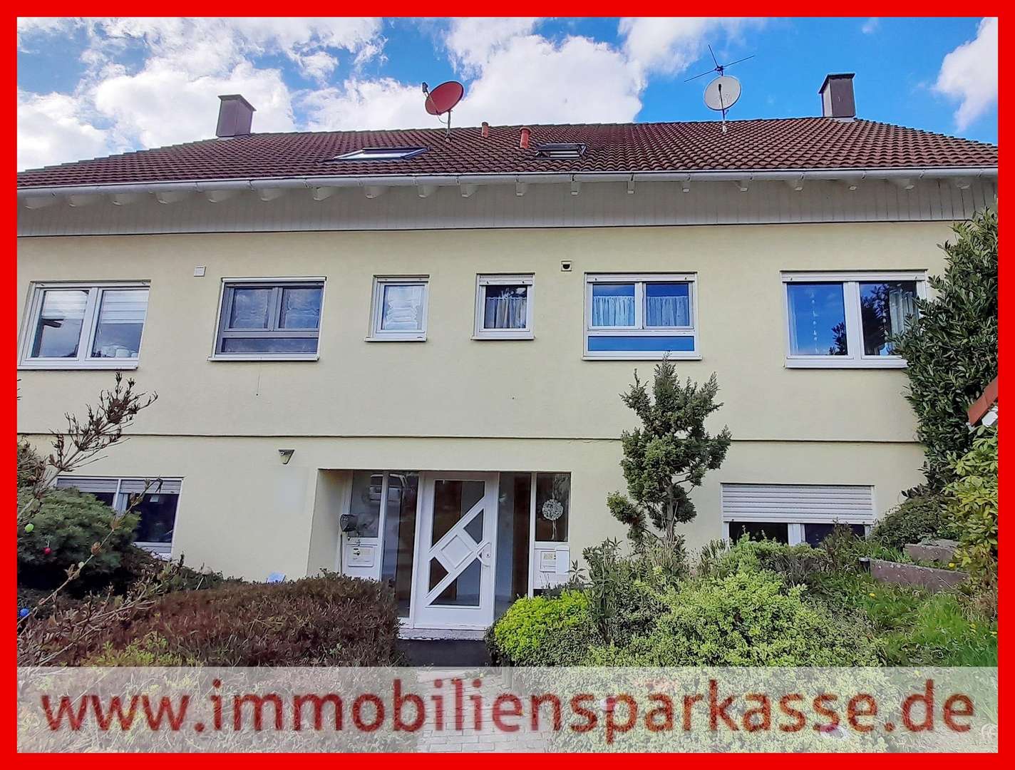 gemeinsamer Zugang - Doppelhaushälfte in 75387 Neubulach mit 117m² kaufen