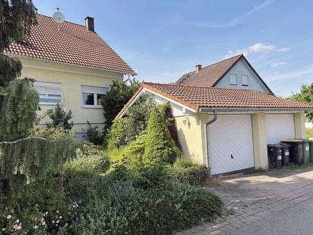 zwei Garagen - Doppelhaushälfte in 75387 Neubulach mit 117m² kaufen