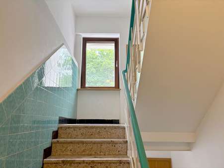 Treppenhaus - Mehrfamilienhaus in 75180 Pforzheim mit 230m² kaufen