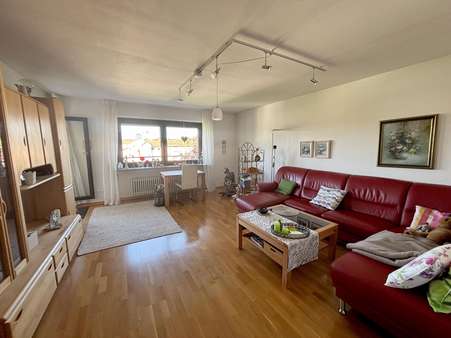 großes Wohnzimmer - Dachgeschosswohnung in 75365 Calw mit 80m² kaufen