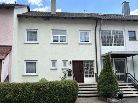Hausansicht 2 - Reihenmittelhaus in 75196 Remchingen mit 125m² kaufen