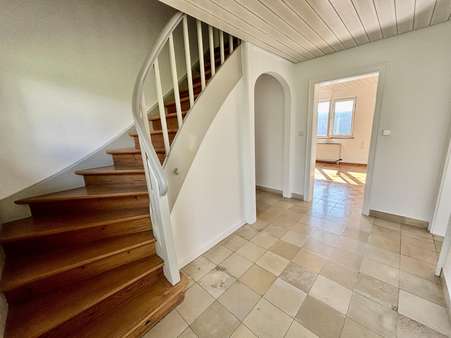 Treppenaufgang - Einfamilienhaus in 75181 Pforzheim mit 140m² kaufen