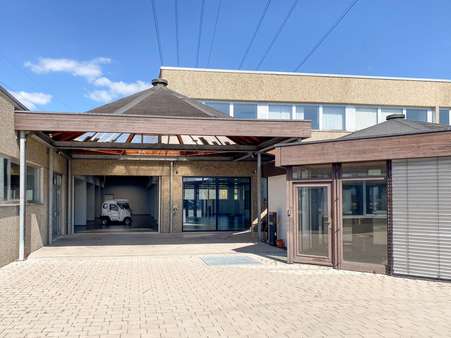 Blick in die Halle - Halle in 75446 Wiernsheim mit 1682m² kaufen