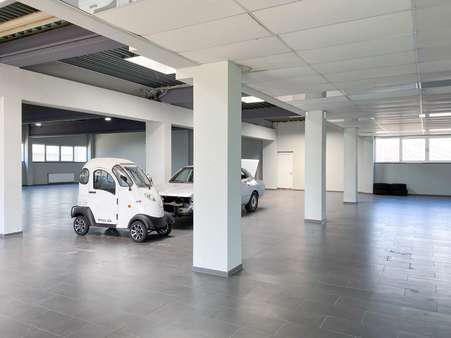 Halle - Halle in 75446 Wiernsheim mit 1682m² kaufen