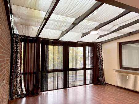 Lieblingsplatz im Wintergarten Lieblingsplatz im Wintergarten - Etagenwohnung in 75172 Pforzheim mit 103m² kaufen