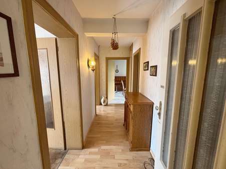 Flur im 1.OG Flur im 1.OG - Einfamilienhaus in 75223 Niefern-Öschelbronn mit 157m² kaufen