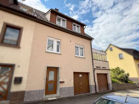 Hausansicht - Doppelhaushälfte in 75417 Mühlacker, Enzberg mit 127m² kaufen