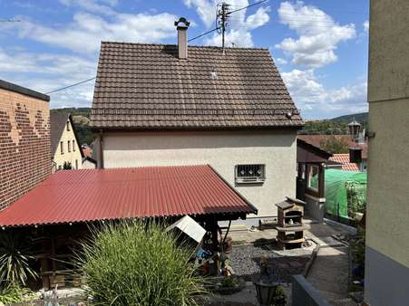 Rückansicht des Hauses Rückansicht des Hauses - Einfamilienhaus in 75417 Mühlacker, Mühlhausen mit 85m² kaufen