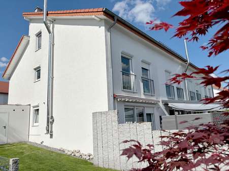 Westseite mit Garagenzugang - Reihenendhaus in 75181 Pforzheim mit 130m² kaufen