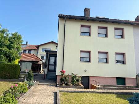 Hausansicht Hausansicht - Doppelhaushälfte in 75181 Pforzheim mit 90m² kaufen