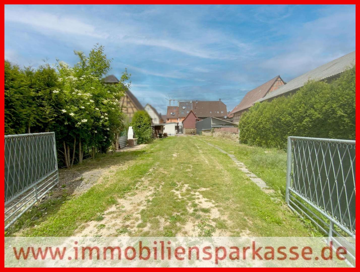 Einfahrt zum Baugrundstück Einfahrt zum Baugrundstück - Mehrfamilienhaus in 75059 Zaisenhausen mit 285m² kaufen