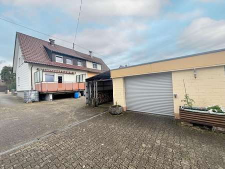 Rückansicht des Hauses - Doppelhaushälfte in 75428 Illingen mit 98m² kaufen