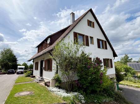 Blick zum Eingangsbereich Blick zum Eingangsbereich - Zweifamilienhaus in 72227 Egenhausen mit 146m² kaufen