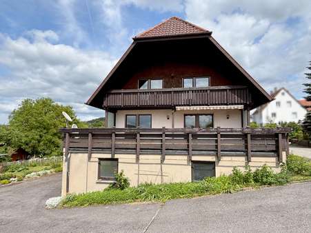 Seitenansicht Seitenansicht - Zweifamilienhaus in 72227 Egenhausen mit 146m² kaufen