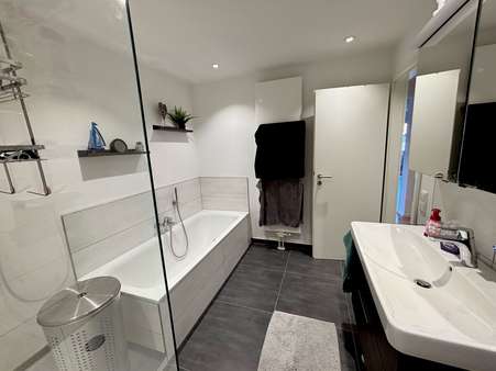 TOP-modernes Bad - Etagenwohnung in 75378 Bad Liebenzell, Möttlingen mit 103m² kaufen