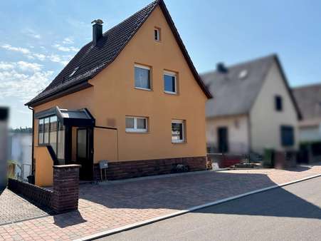 Straßenansicht Straßenansicht - Einfamilienhaus in 75217 Birkenfeld mit 91m² kaufen