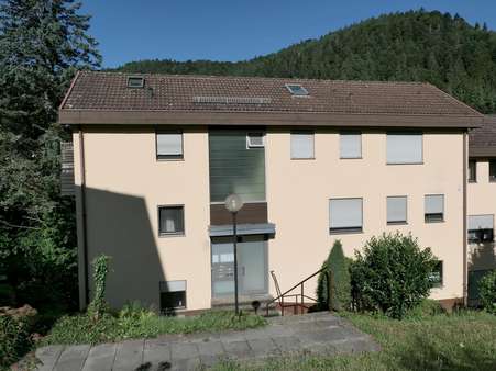 Rückansicht Rückansicht - Etagenwohnung in 75378 Bad Liebenzell mit 67m² kaufen