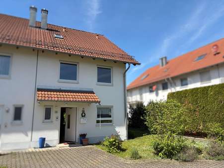 Hauseingang und Gartenzugang - Doppelhaushälfte in 75181 Pforzheim mit 140m² kaufen