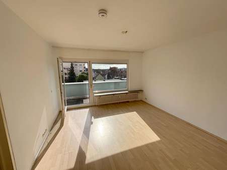 Wohnzimmer - Dachgeschosswohnung in 75177 Pforzheim mit 39m² kaufen