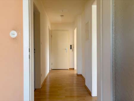 zentraler Flur in der Wohnung zentraler Flur in der Wohnung - Dachgeschosswohnung in 71296 Heimsheim mit 67m² kaufen