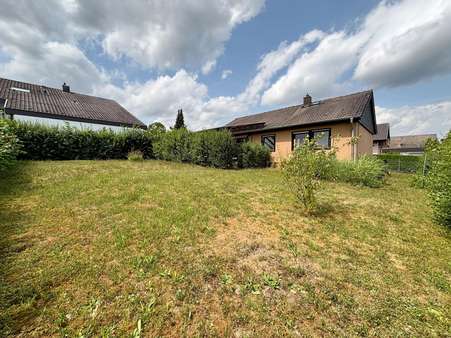 Ansicht vom Garten Ansicht vom Garten - Bungalow in 75417 Mühlacker, Dürrmenz mit 113m² kaufen
