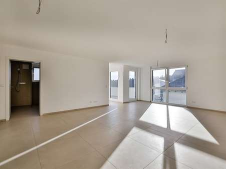 Wohn- und Essbereich - Etagenwohnung in 75328 Schömberg mit 109m² kaufen