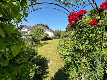 Blick in den Garten - Einfamilienhaus in 75249 Kieselbronn mit 145m² kaufen