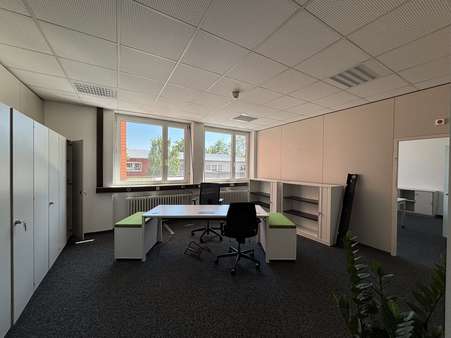 22 - Büro in 75177 Pforzheim mit 2350m² mieten
